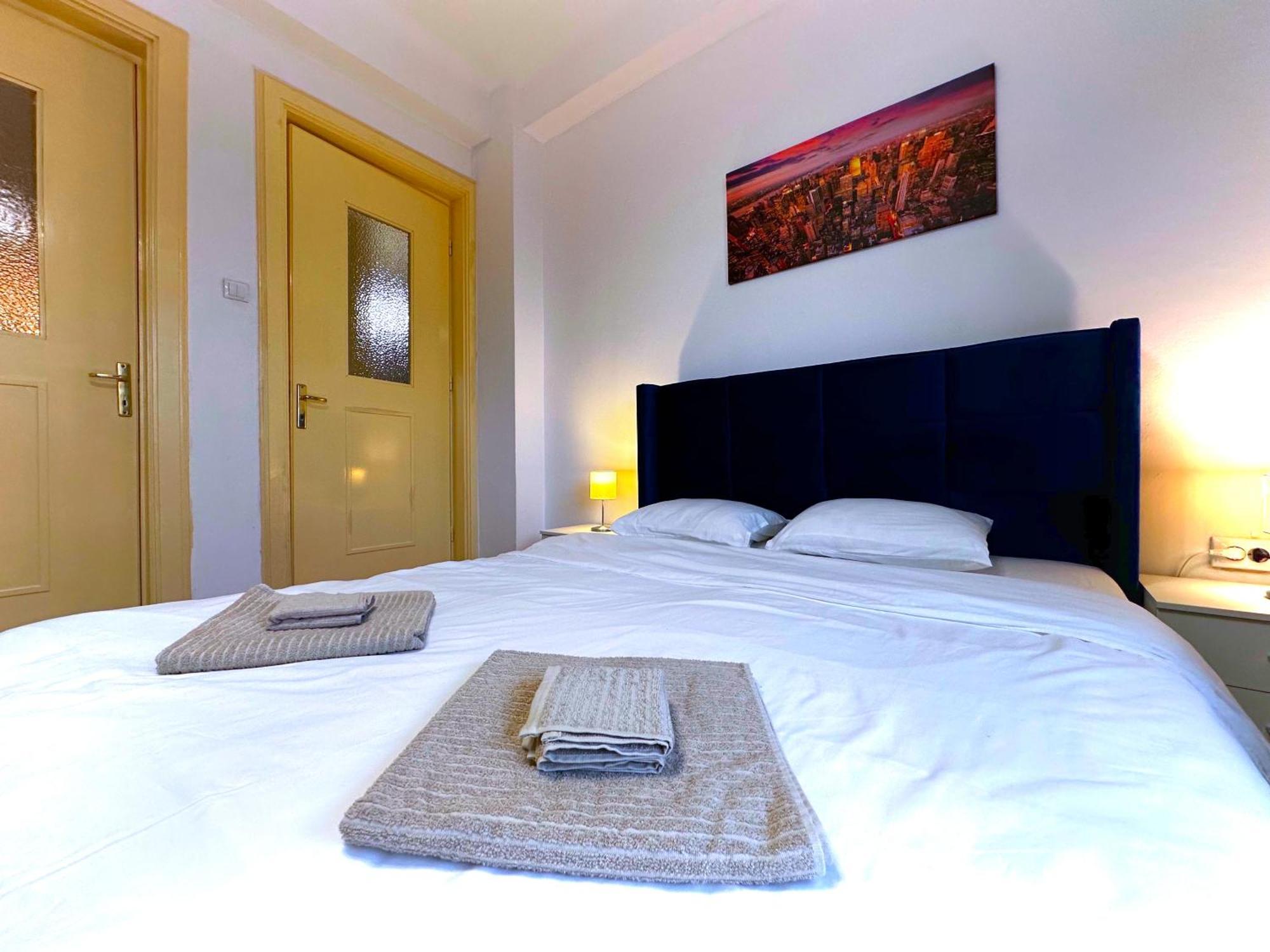 Ultracentral Apartment 4 Rooms - Old City Center -120 Square Meters - Bucareste Exterior foto