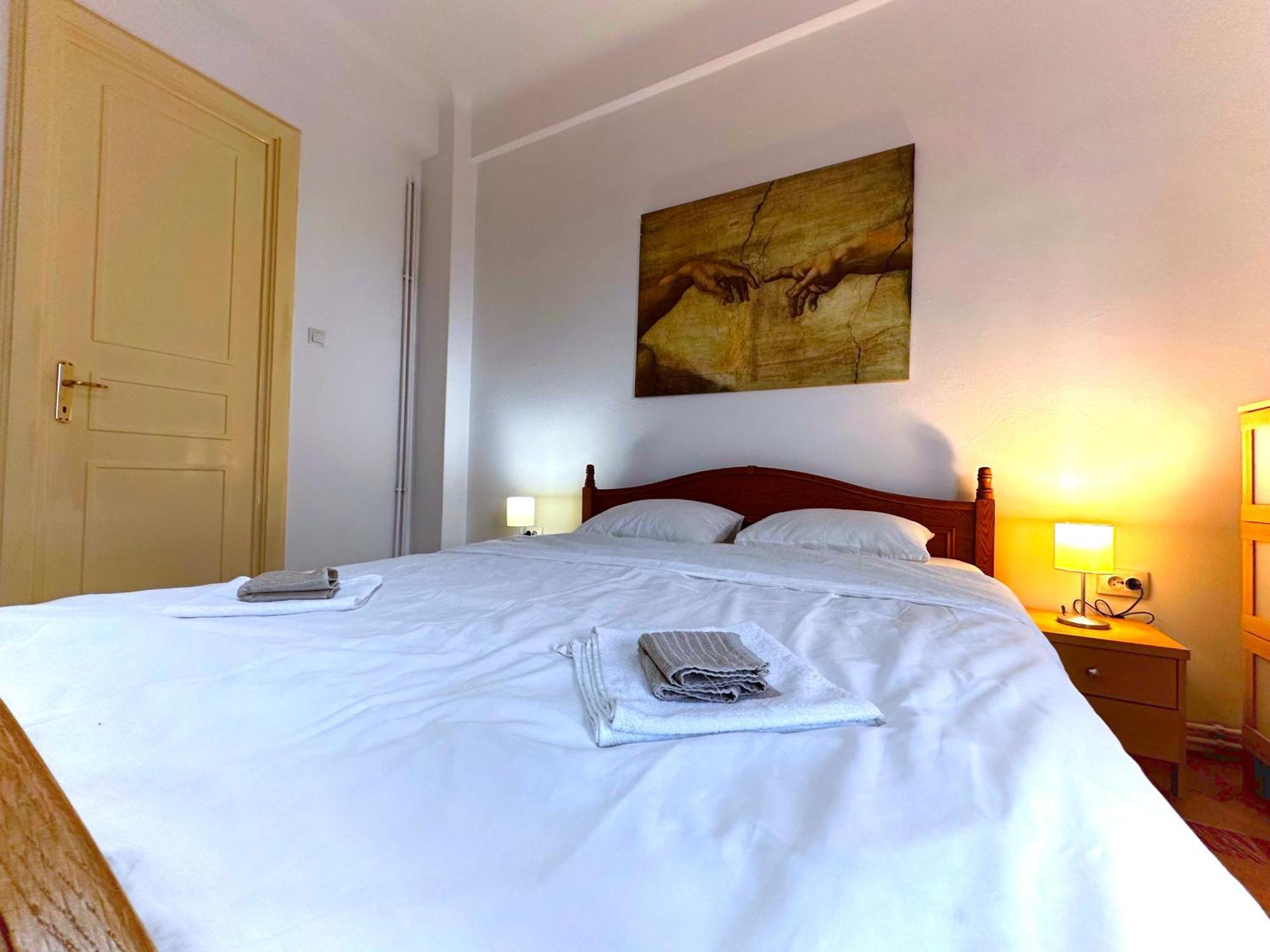 Ultracentral Apartment 4 Rooms - Old City Center -120 Square Meters - Bucareste Exterior foto