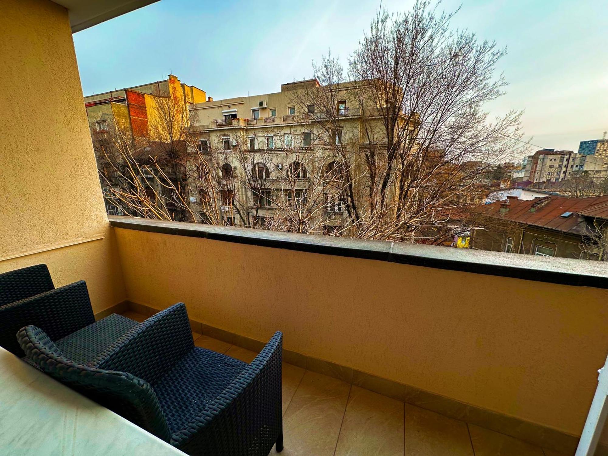 Ultracentral Apartment 4 Rooms - Old City Center -120 Square Meters - Bucareste Exterior foto