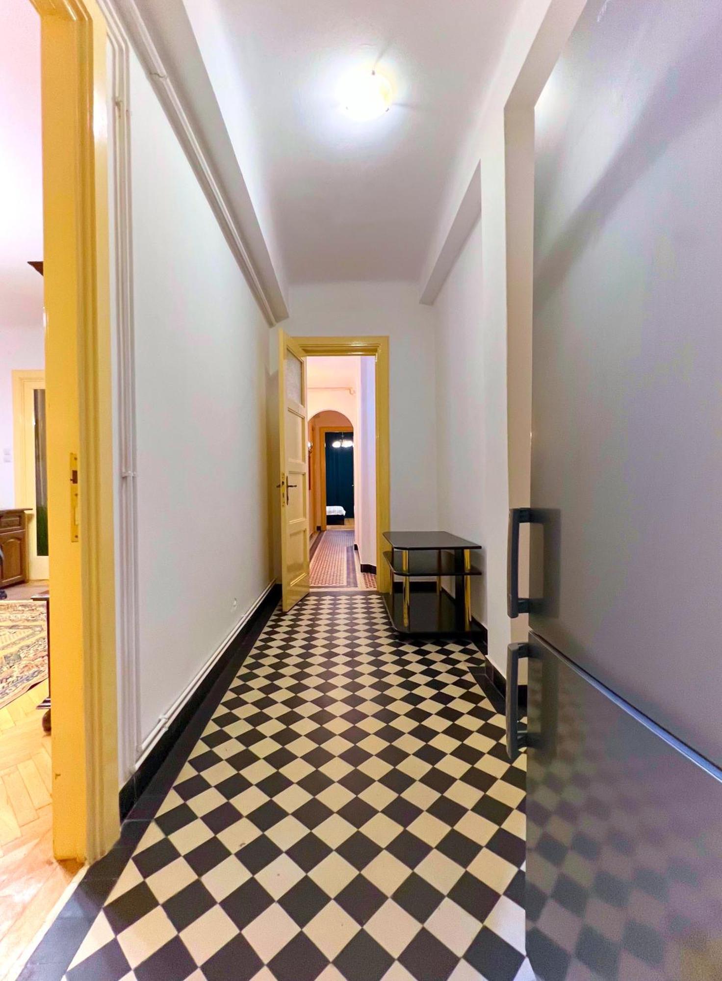 Ultracentral Apartment 4 Rooms - Old City Center -120 Square Meters - Bucareste Exterior foto
